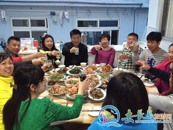 26游客聚餐